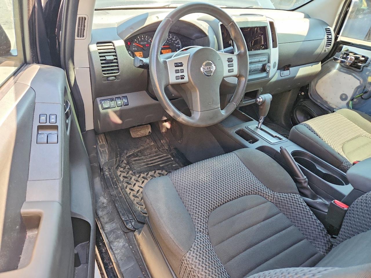 Nissan Frontier Sv V6
