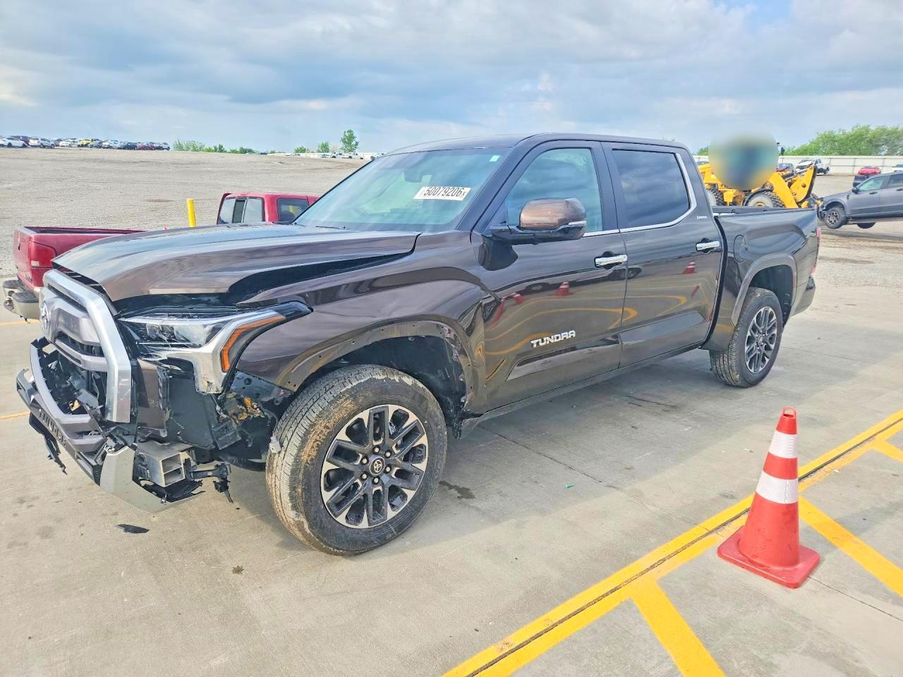 Salvage Toyota Tundra Image