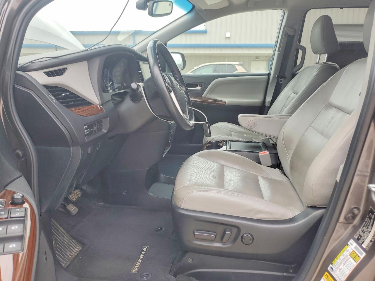 Toyota Sienna Limited Premium 7-passenger