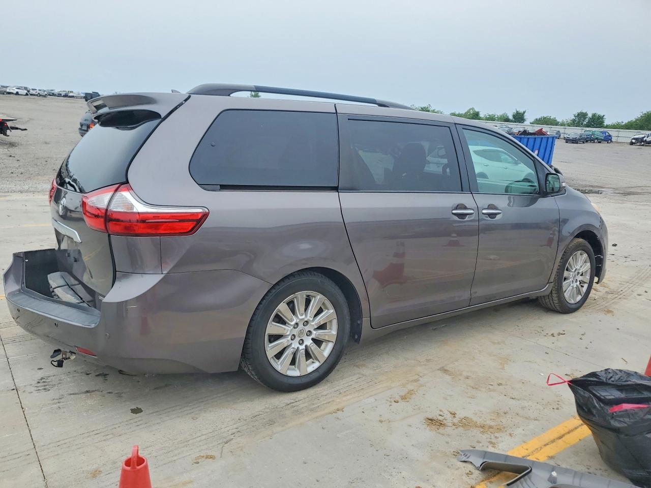 Toyota Sienna Limited Premium 7-passenger