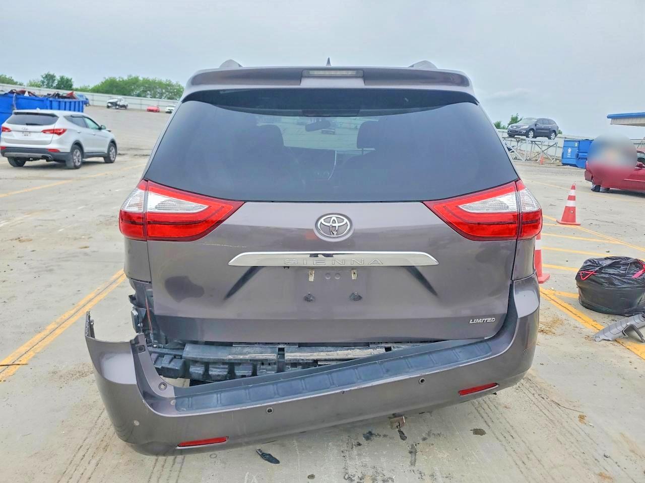 Toyota Sienna Limited Premium 7-passenger