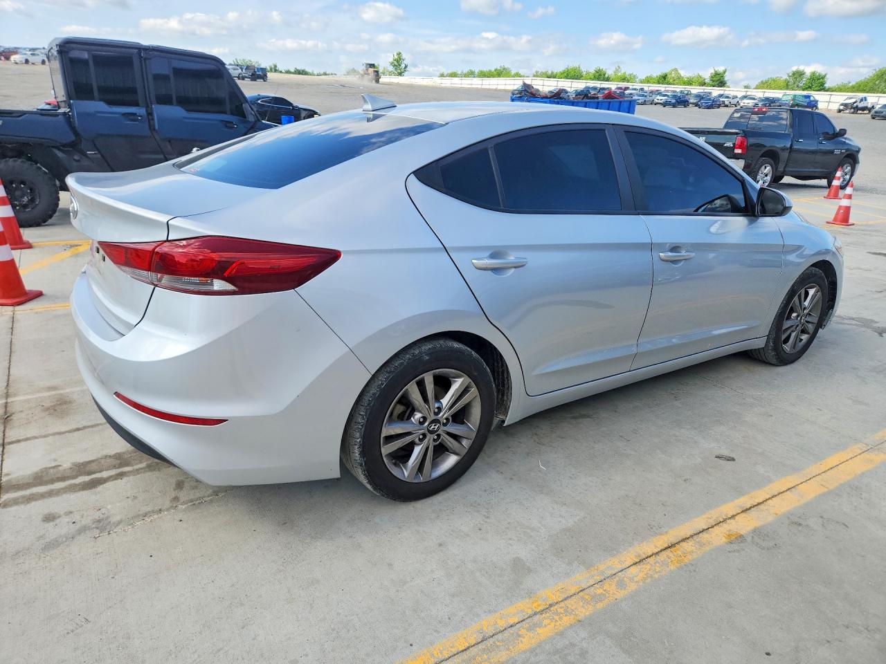Hyundai ELANTRA Sel