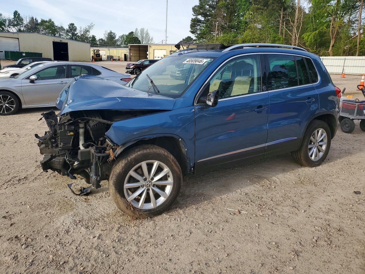 Salvage Volkswagen Tiguan Image