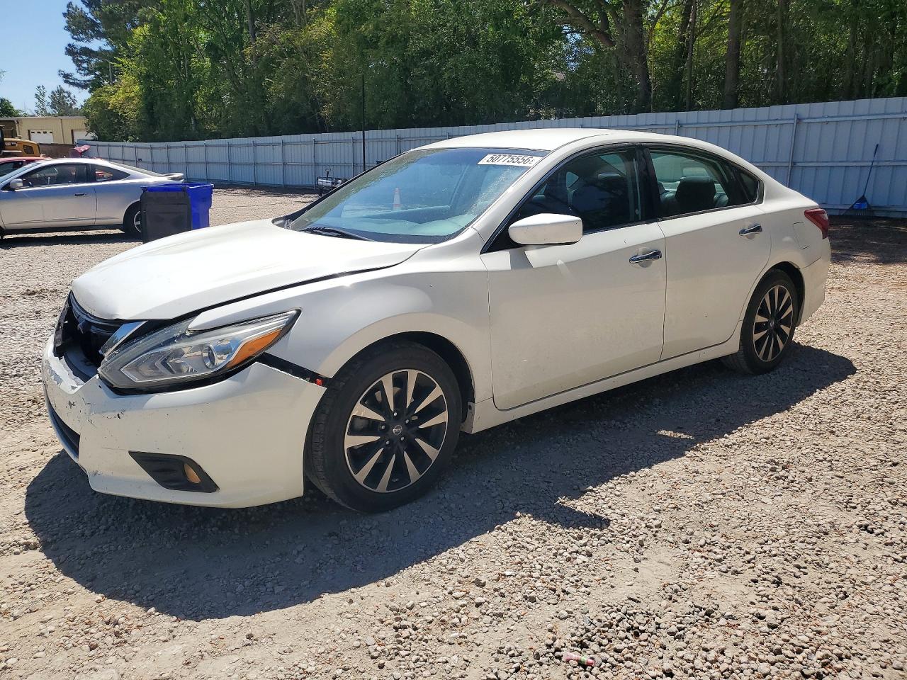Salvage Nissan Altima Image