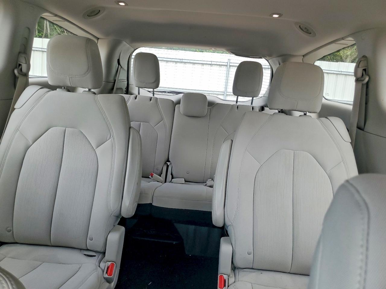 Chrysler Pacifica Touring
