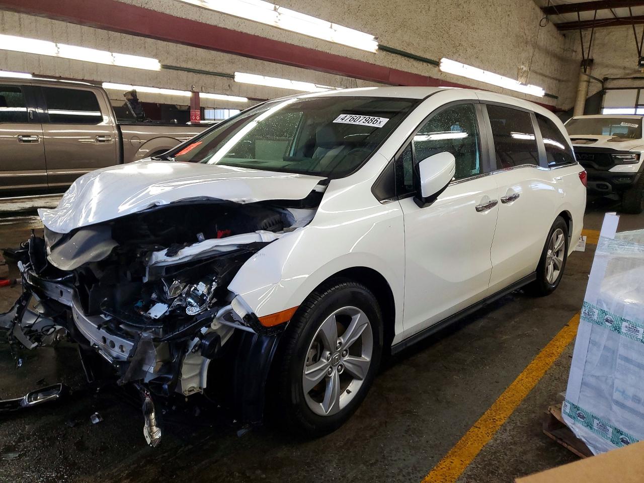 Salvage Honda Odyssey Image