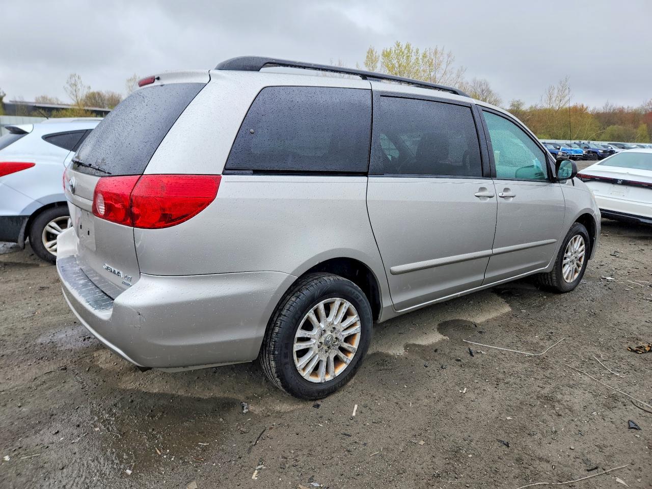 Toyota Sienna Le