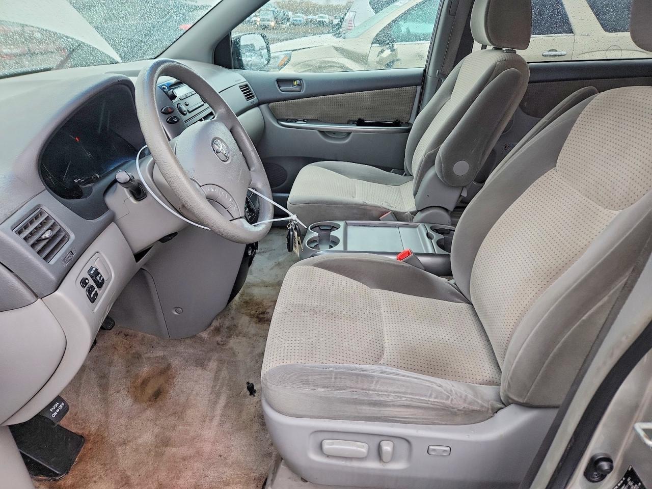 Toyota Sienna Le