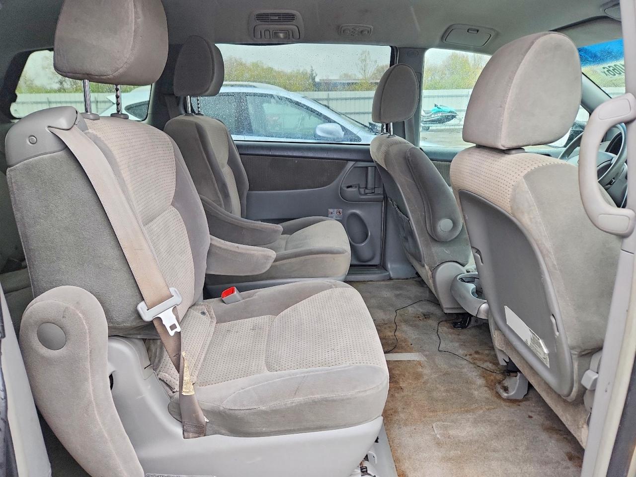 Toyota Sienna Le