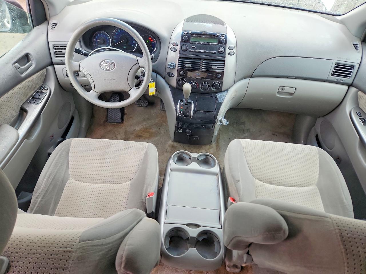 Toyota Sienna Le