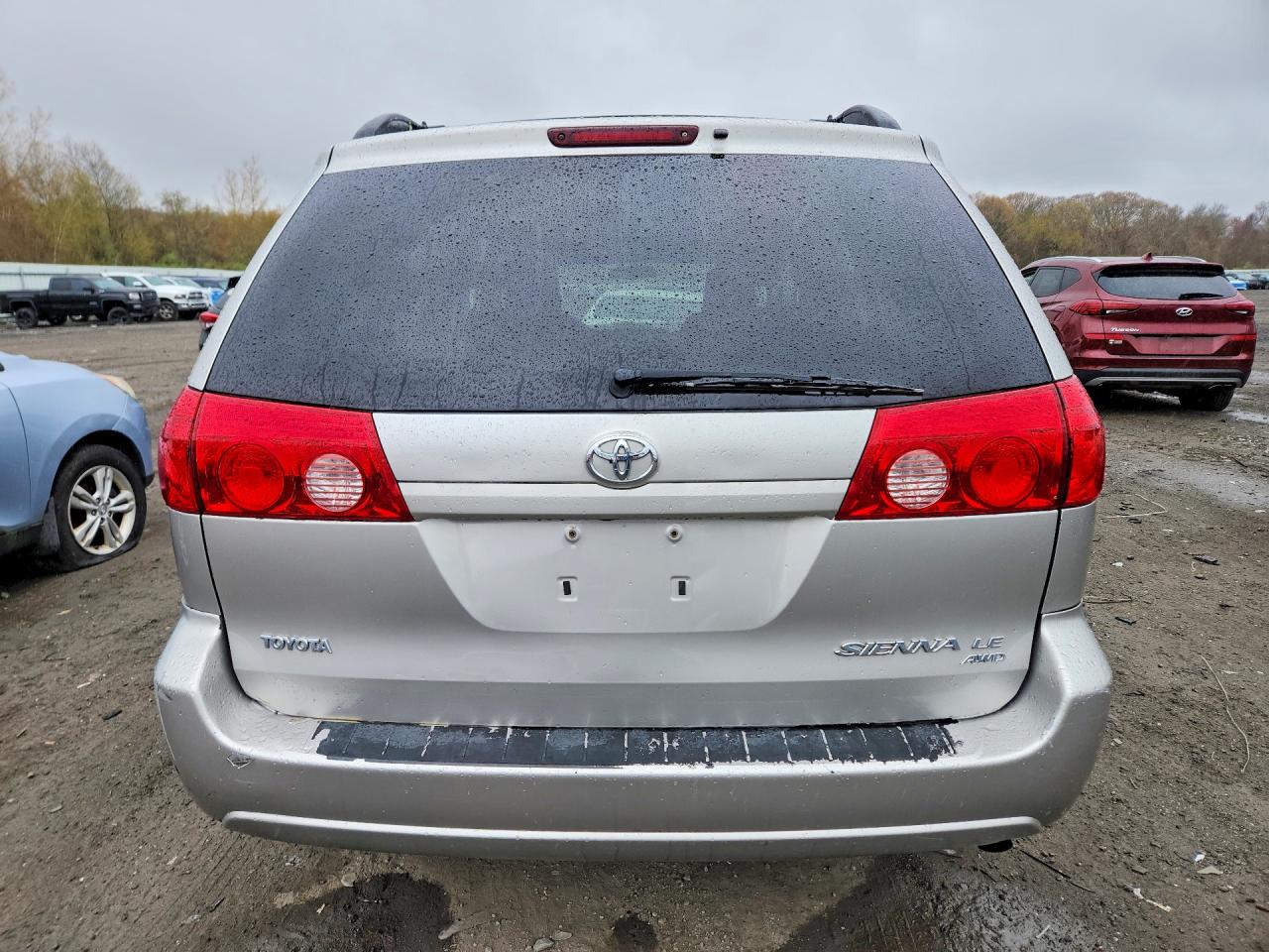 Toyota Sienna Le