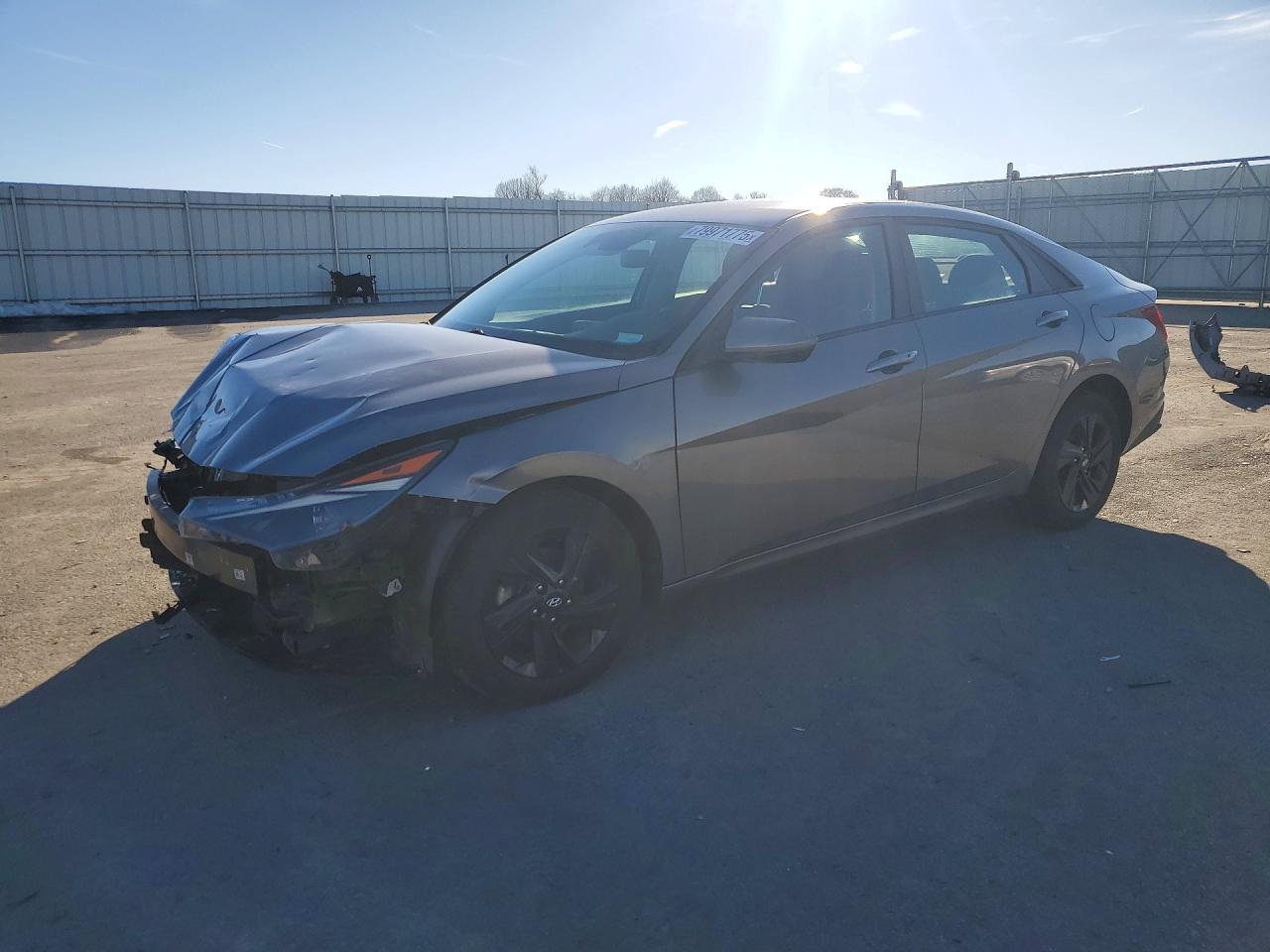 Salvage Hyundai ELANTRA Image