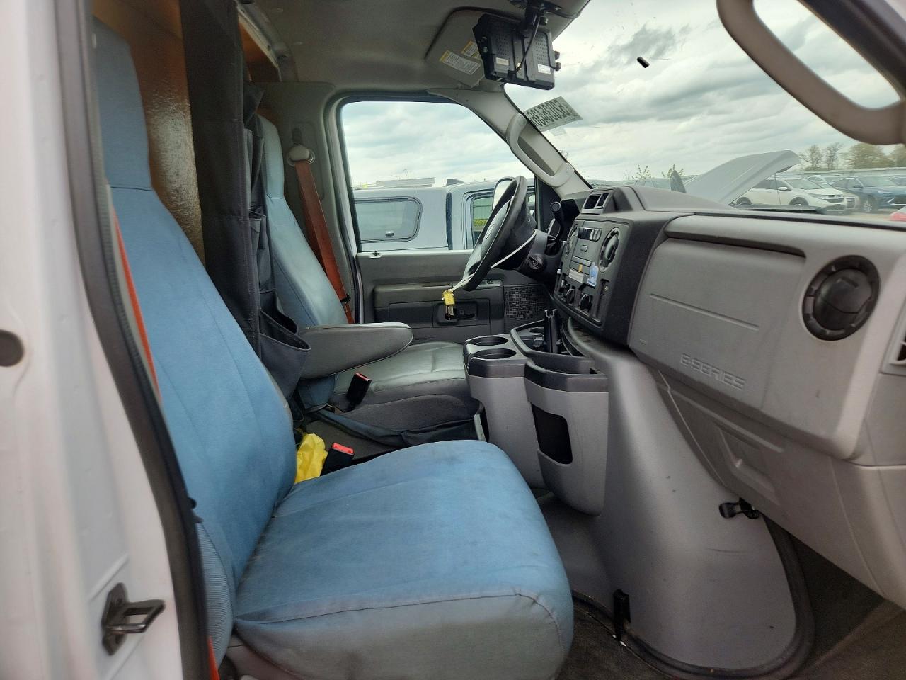 Ford Econoline E450 Super Duty Cutaway Van