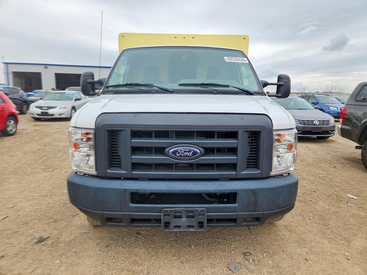Ford Econoline E450 Super Duty Cutaway Van
