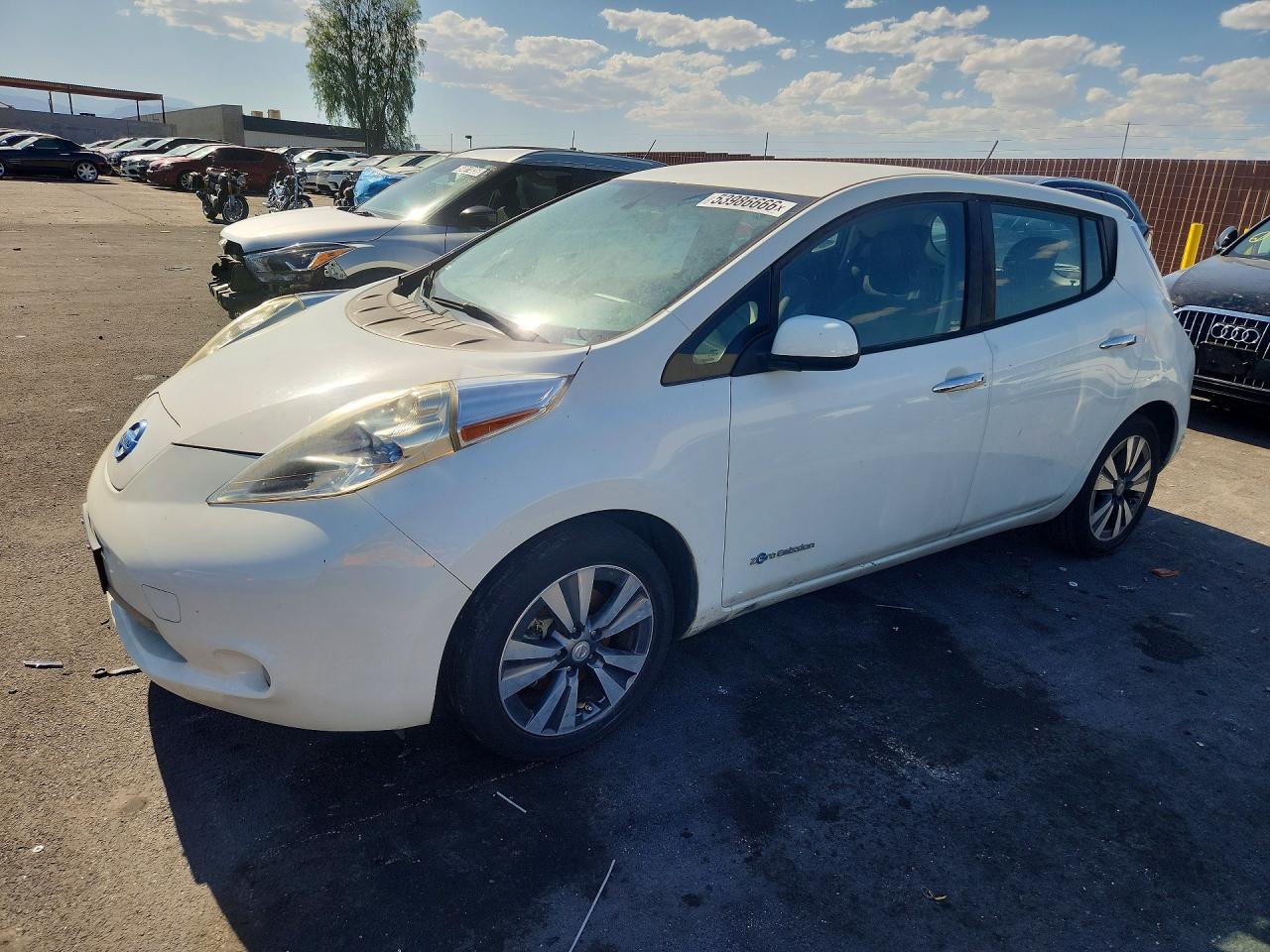 Salvage Nissan LEAF Image