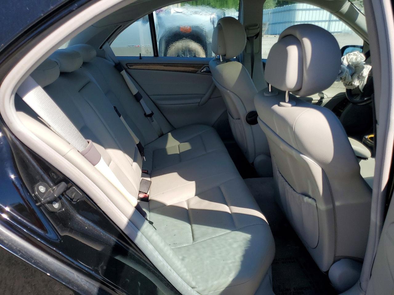 Mercedes-Benz C-Class 230