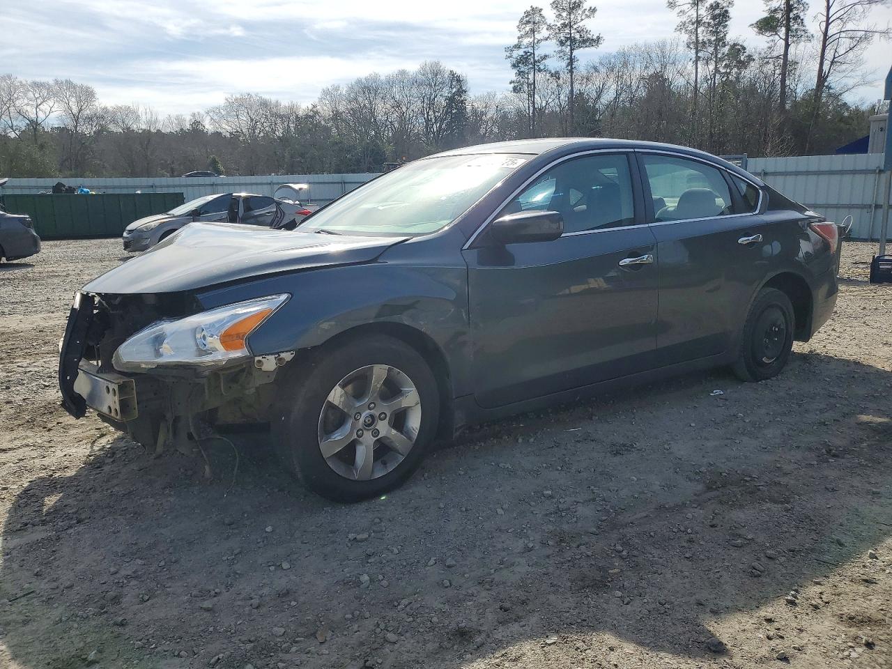 Salvage Nissan Altima Image
