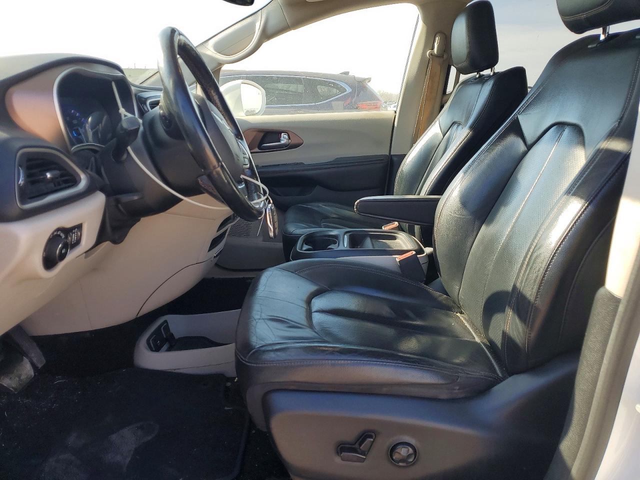 Chrysler Pacifica Touring L