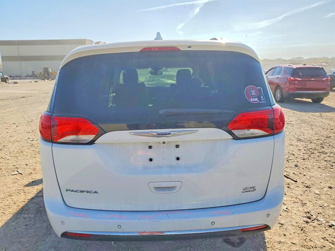 Chrysler Pacifica Touring L