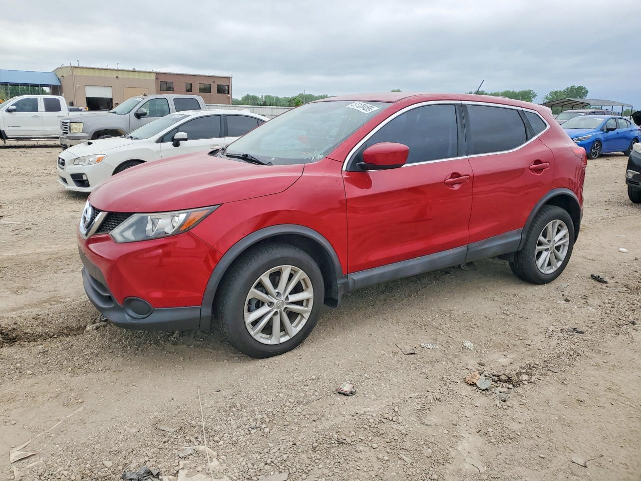Salvage Nissan Rogue Image
