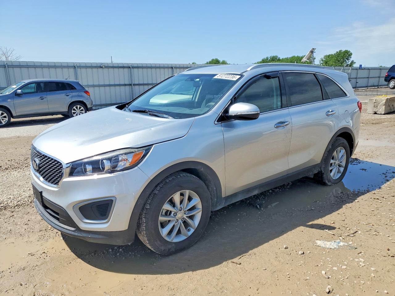 Salvage Kia Sorento Image