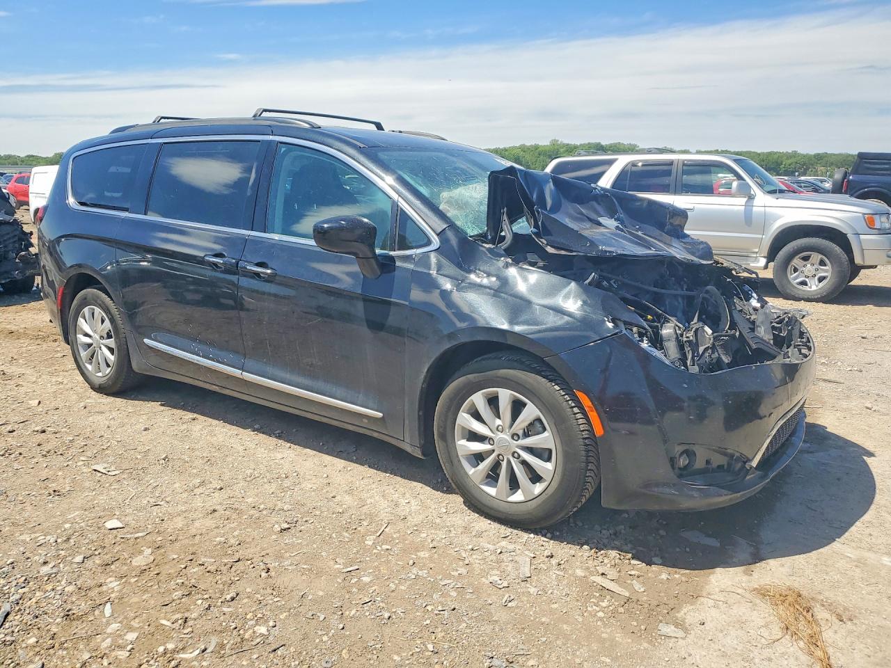 Chrysler Pacifica Touring L
