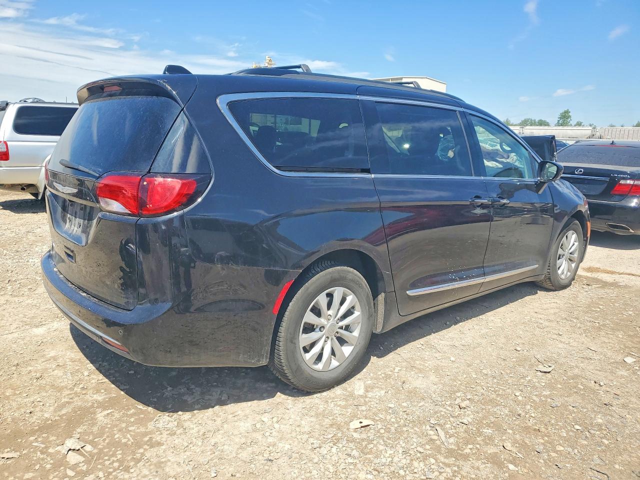 Chrysler Pacifica Touring L
