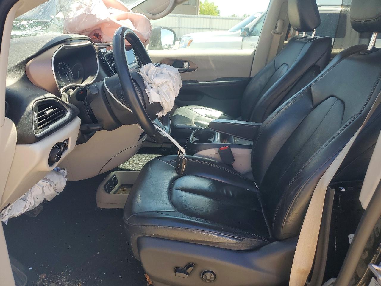 Chrysler Pacifica Touring L