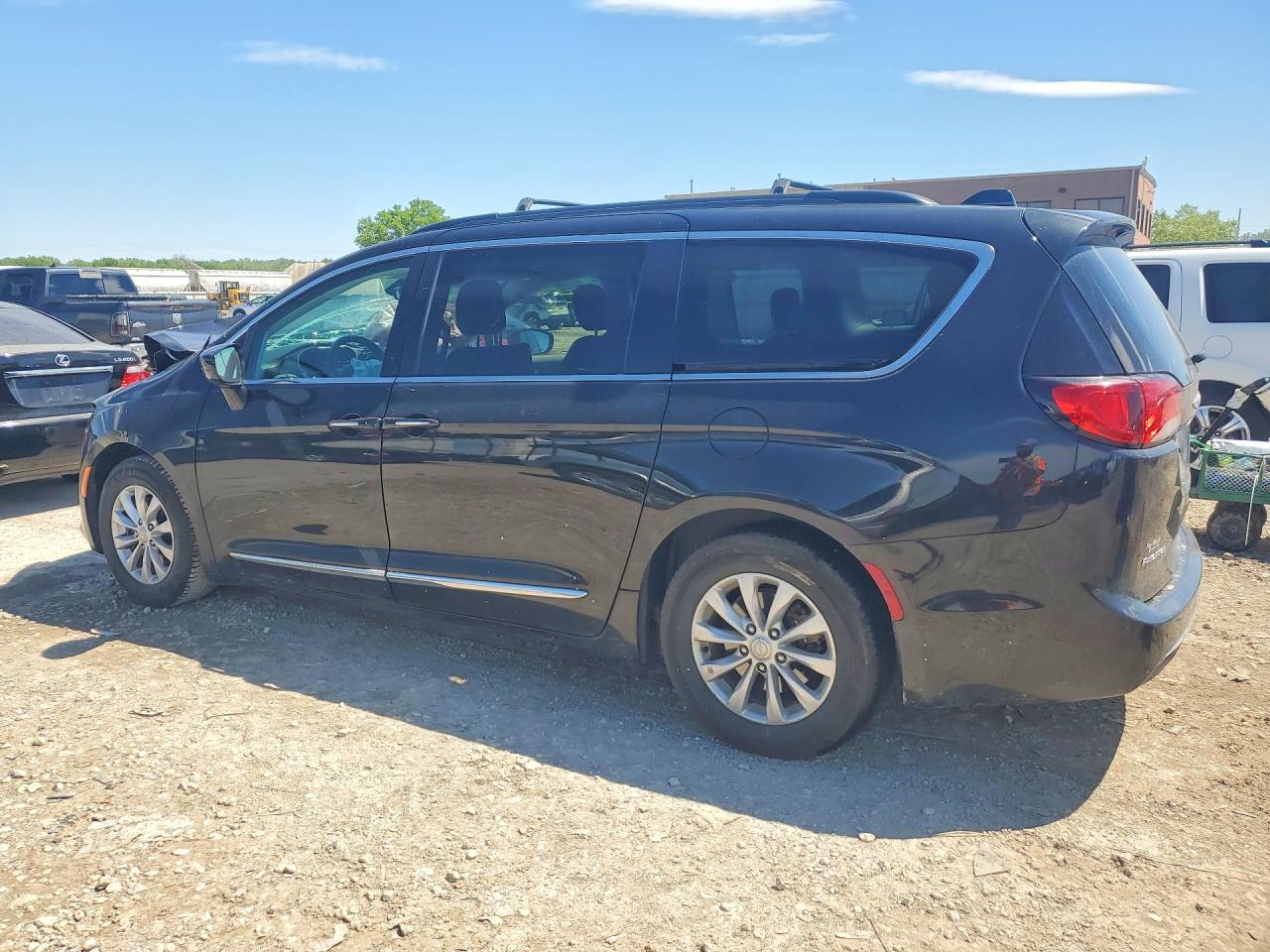 Chrysler Pacifica Touring L