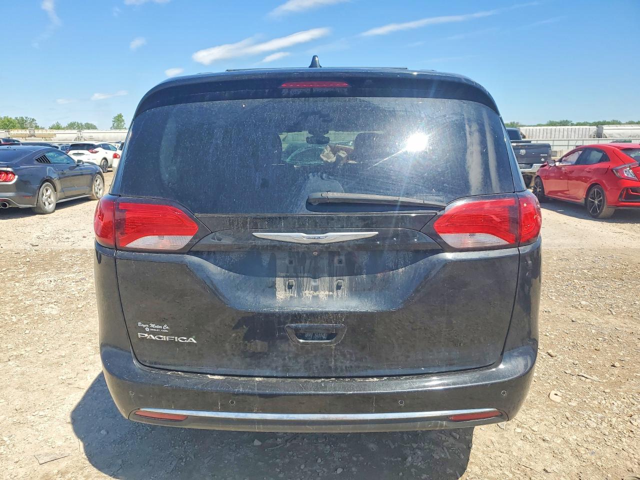 Chrysler Pacifica Touring L