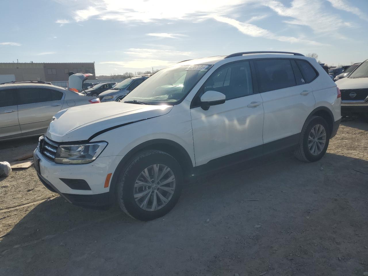 Salvage Volkswagen Tiguan Image