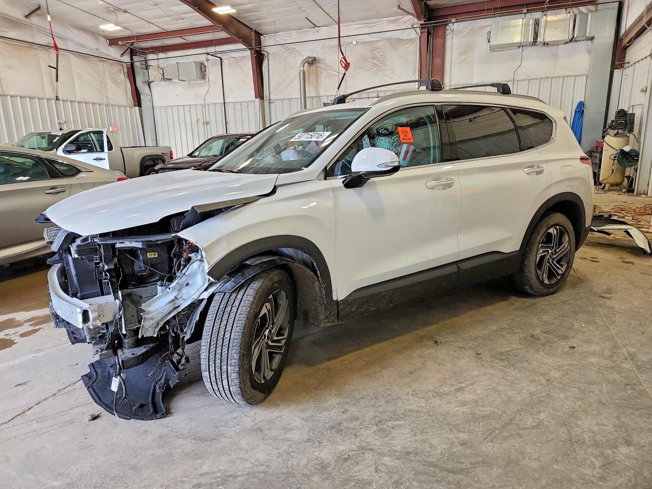Salvage Hyundai SANTA FE Image