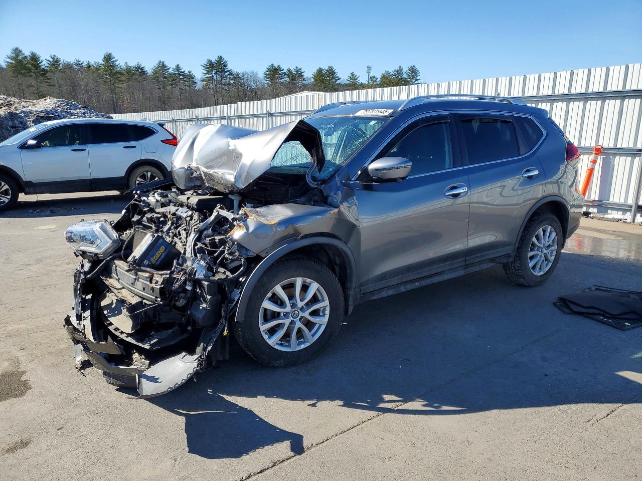 Salvage Nissan Rogue Image