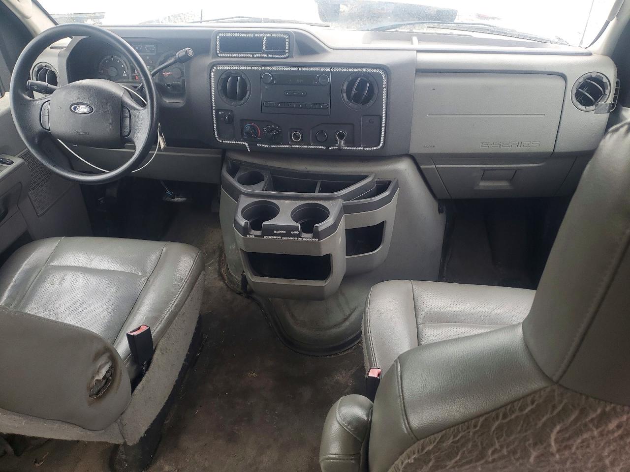 Ford Econoline E250 Van