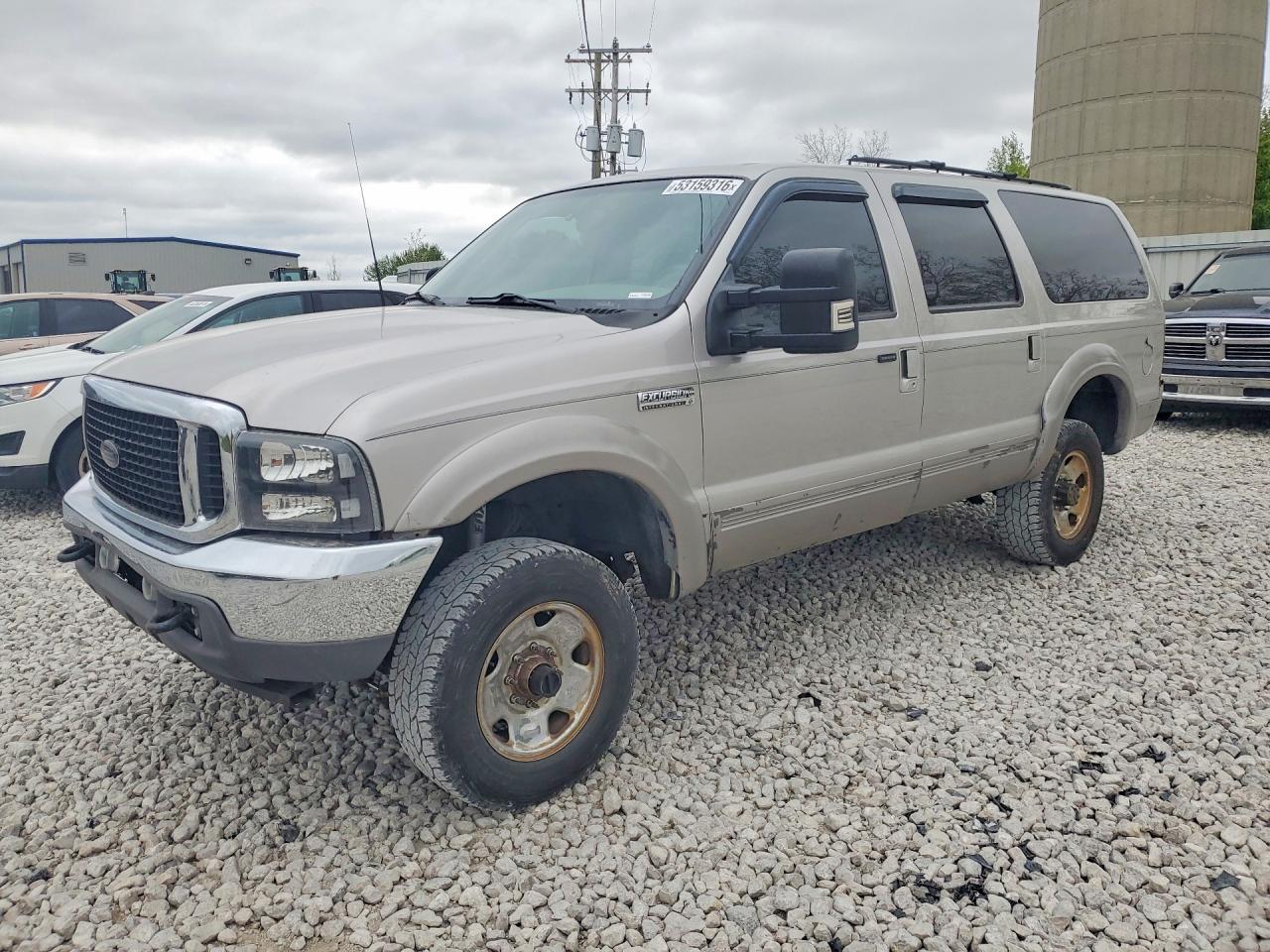 Salvage Ford Excursion Image