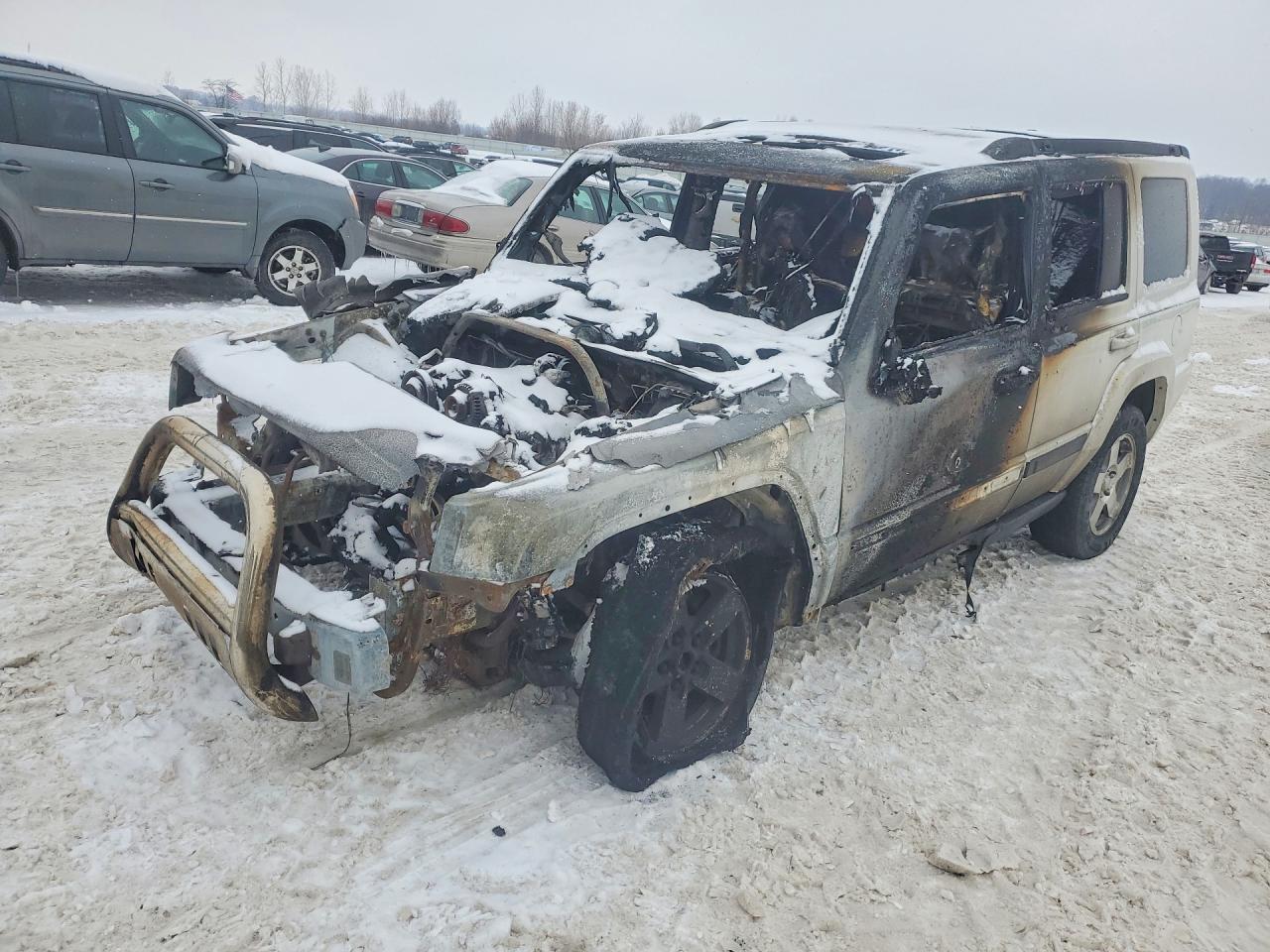 Salvage Jeep Commander Image