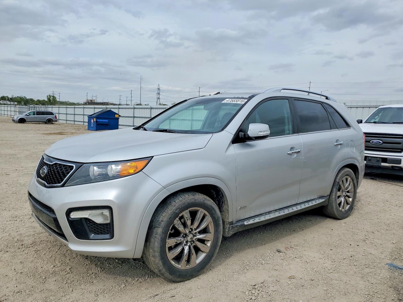 Salvage Kia Sorento Image