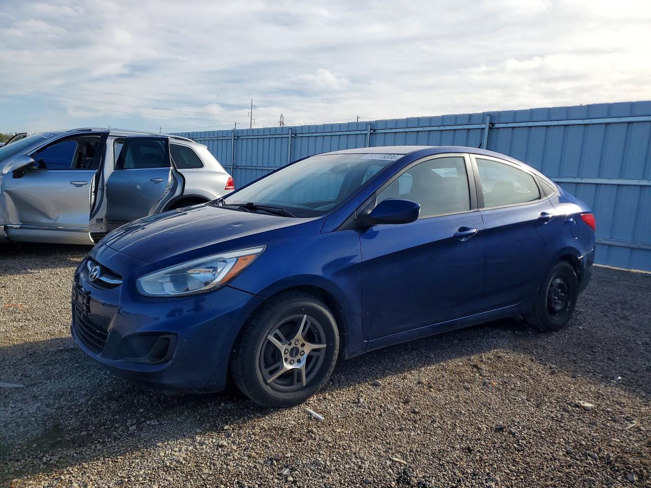 Salvage Hyundai ACCENT Image