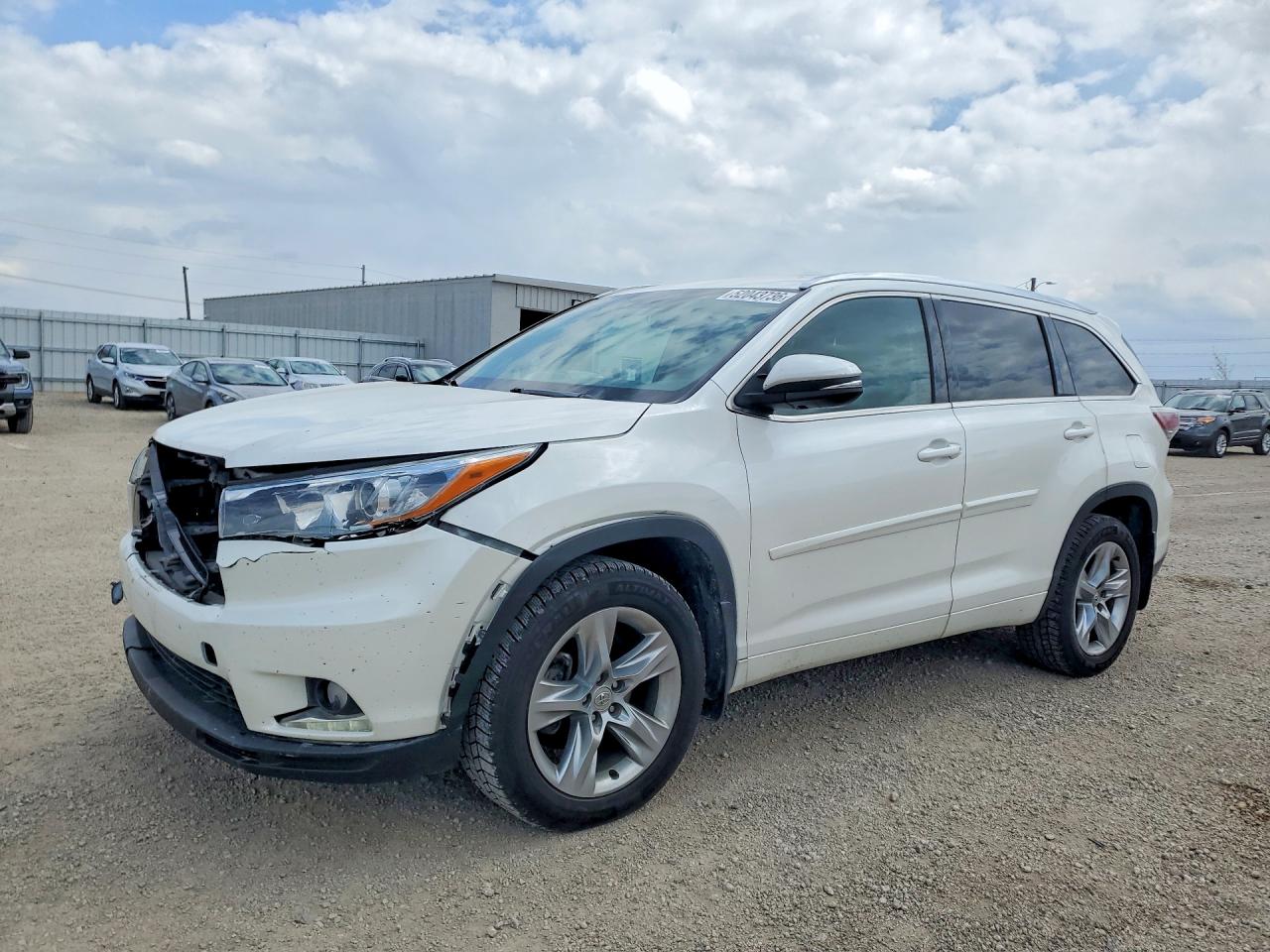 Salvage Toyota Highlander Image