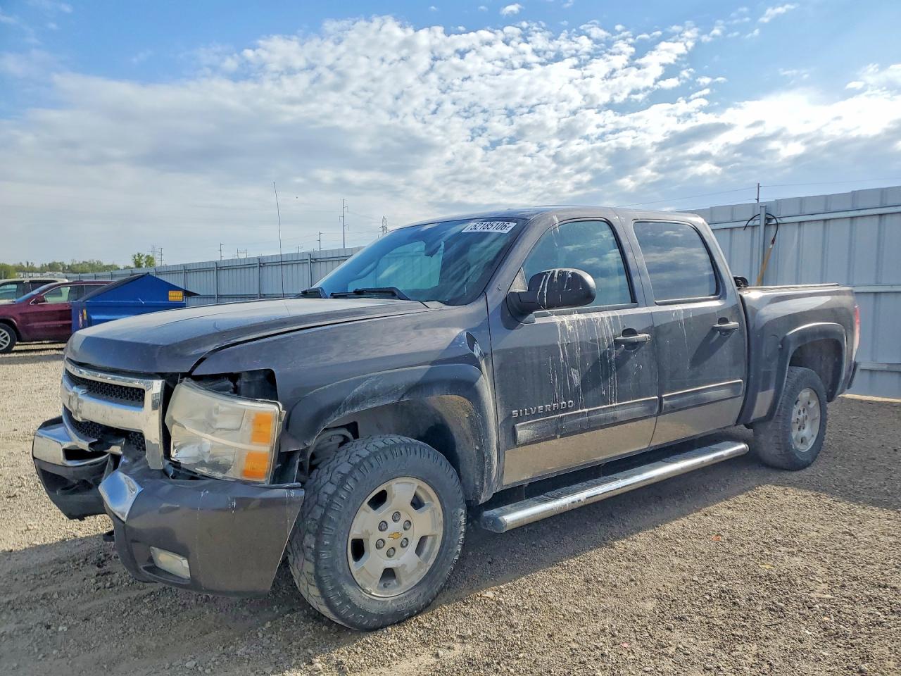 Salvage Chevrolet Silverado Image