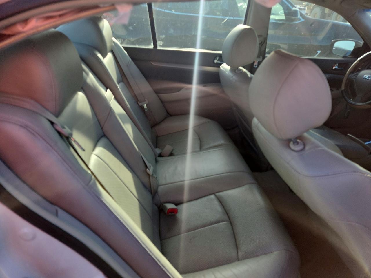 INFINITI G25 Base