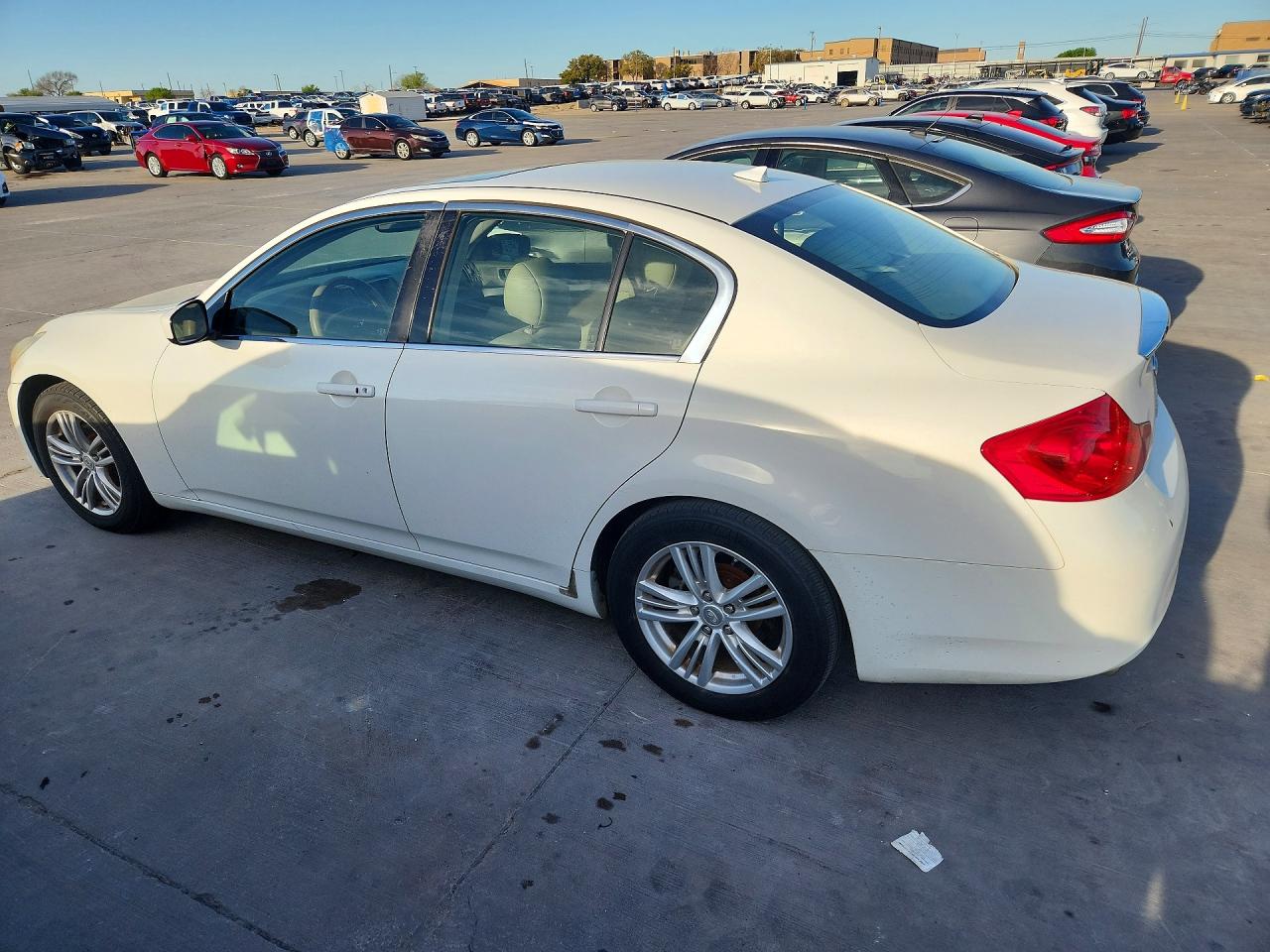 INFINITI G25 Base