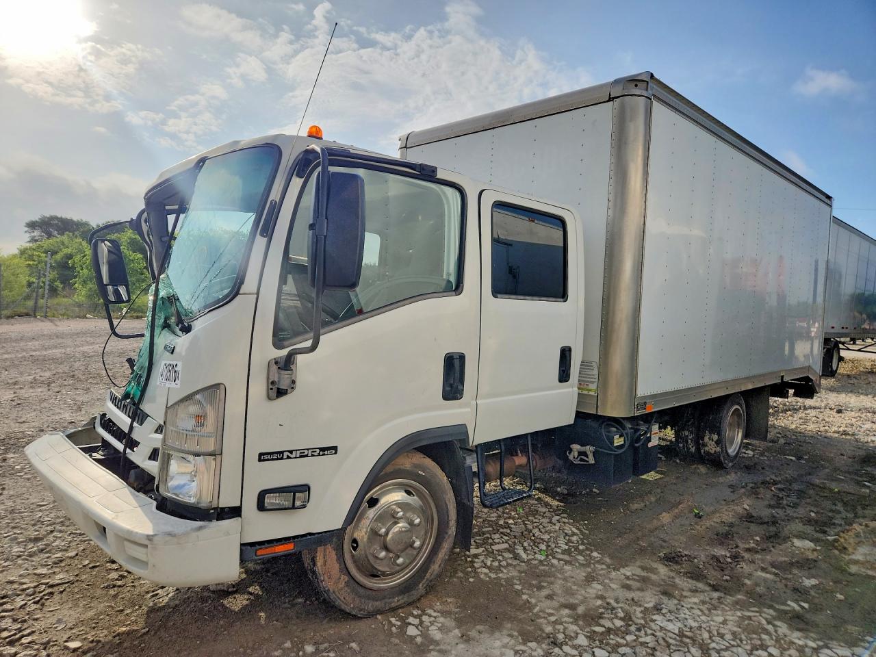 Salvage Isuzu Npr Image