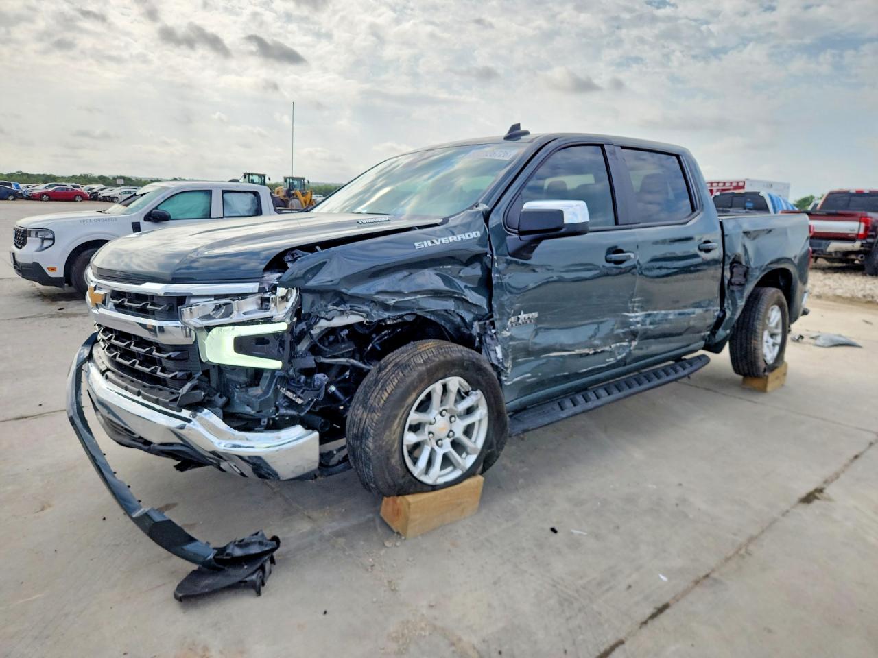 Salvage Chevrolet Silverado Image