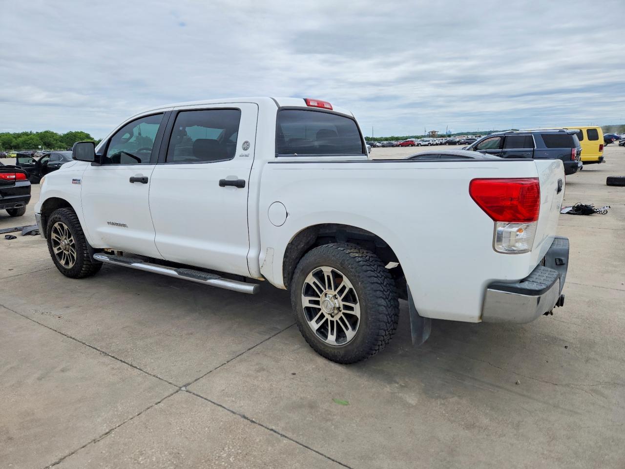 Toyota Tundra Crewmax Sr5