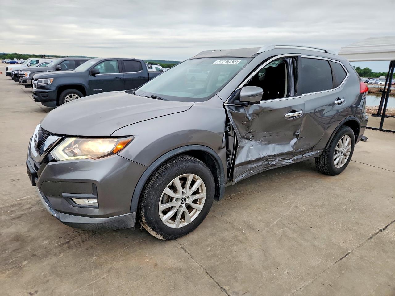 Salvage Nissan Rogue Image