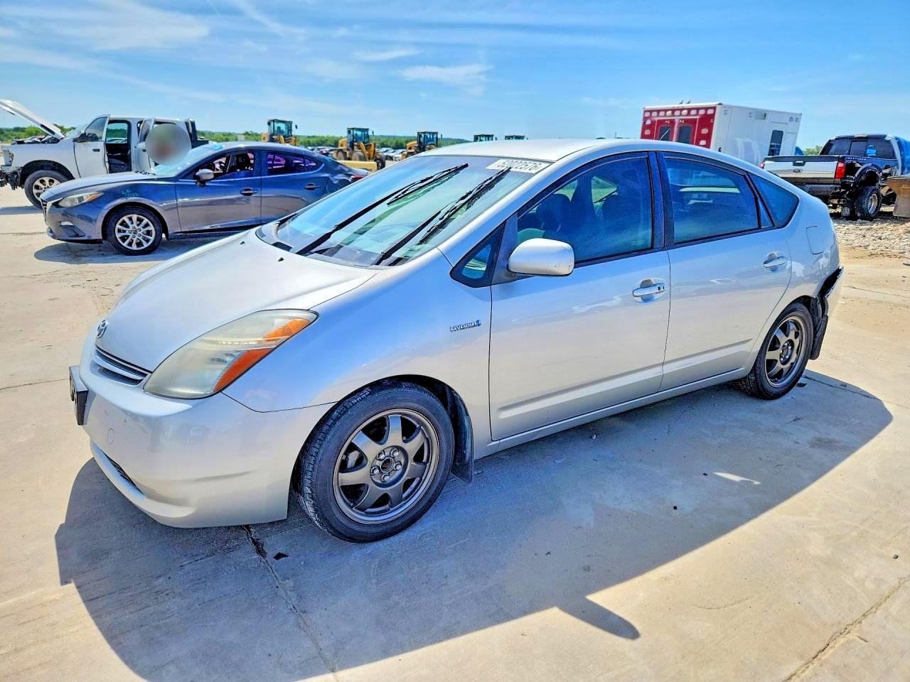 Salvage Toyota Prius Image