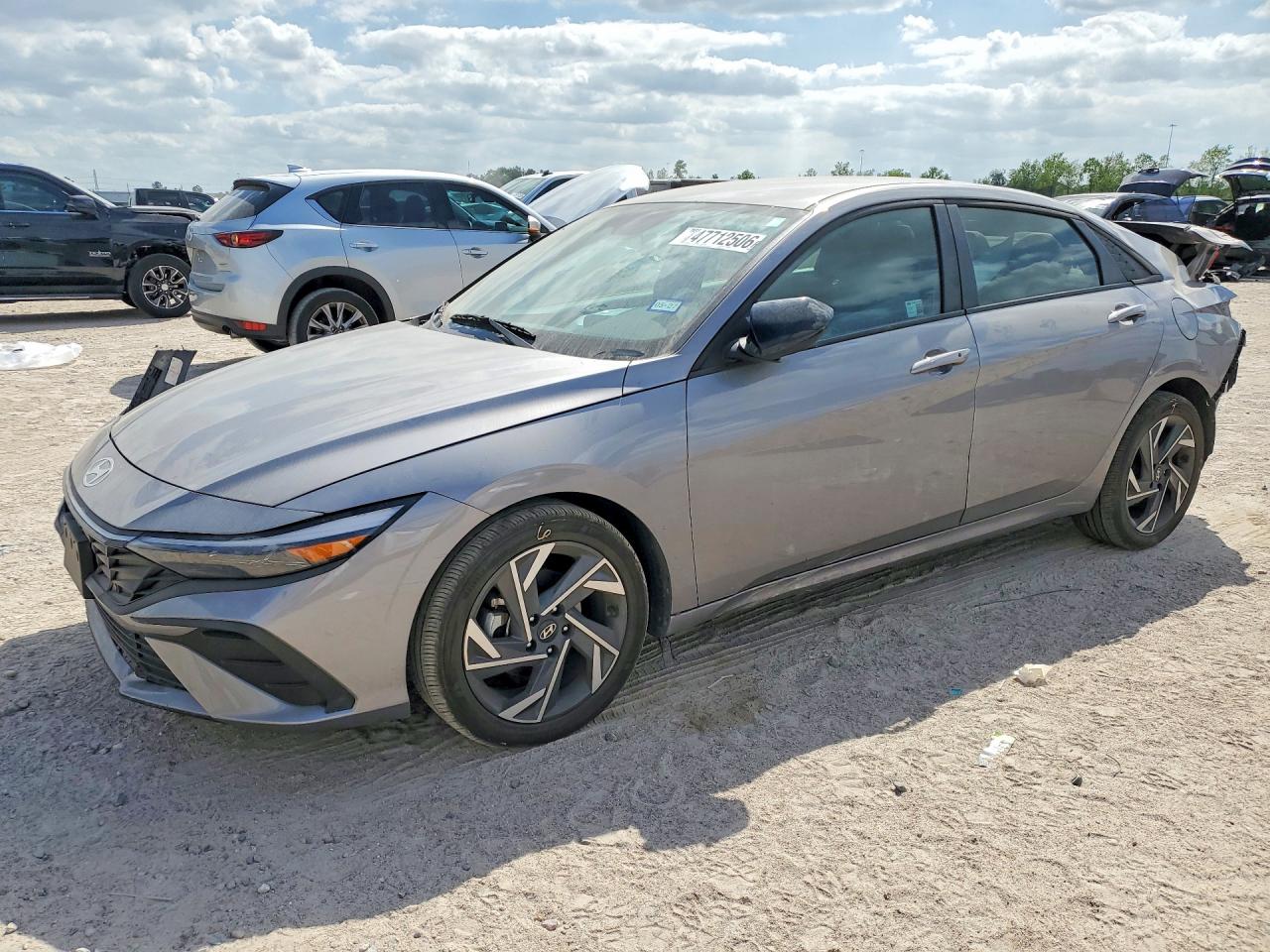 Salvage Hyundai ELANTRA Image