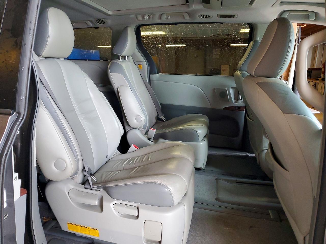 Toyota Sienna Limited 7-passenger