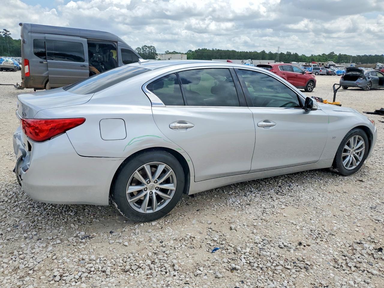 INFINITI Q50 Premium